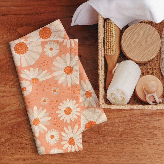 Hand towel with a white daisy floral pattern.